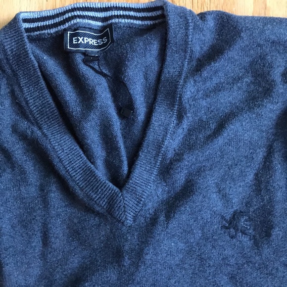 Express grey v neck sweater - Picture 6 of 9